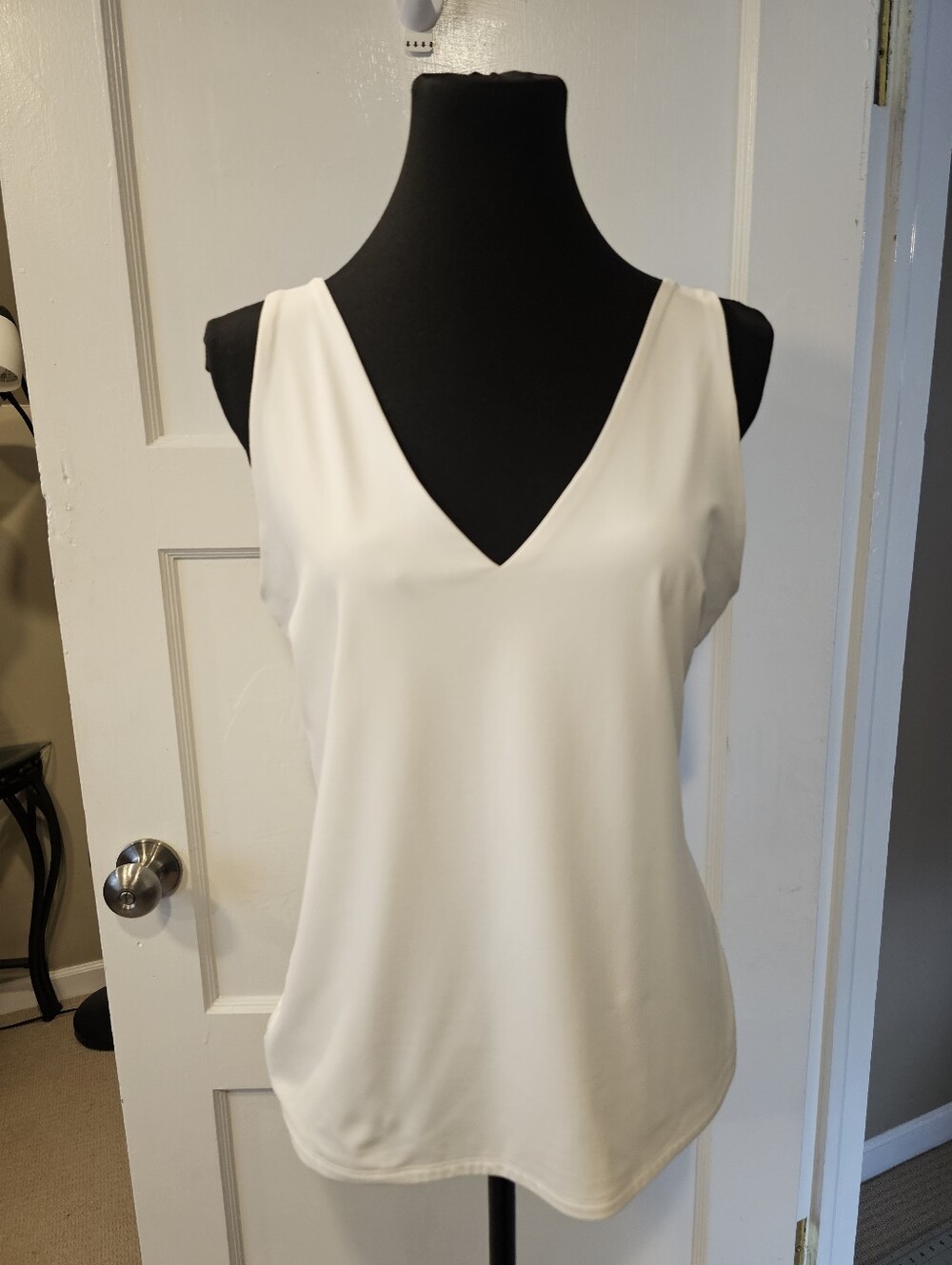 Worthington White V-Neck Sleeveless Double Lined Smoothing Camisole
